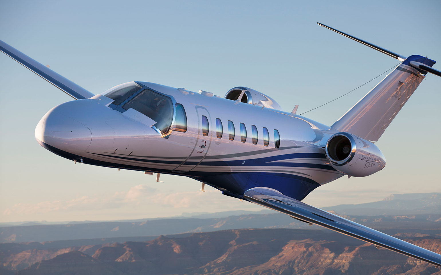 Cessna Citation CJ3 private jet flying