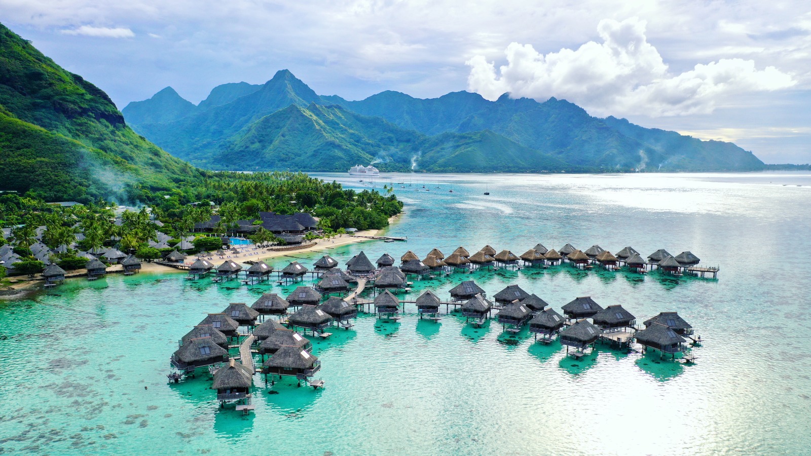 Overwater Bungalows in Mo
